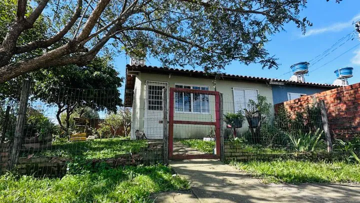 Casa 02 dormitórios 01 banheiro
