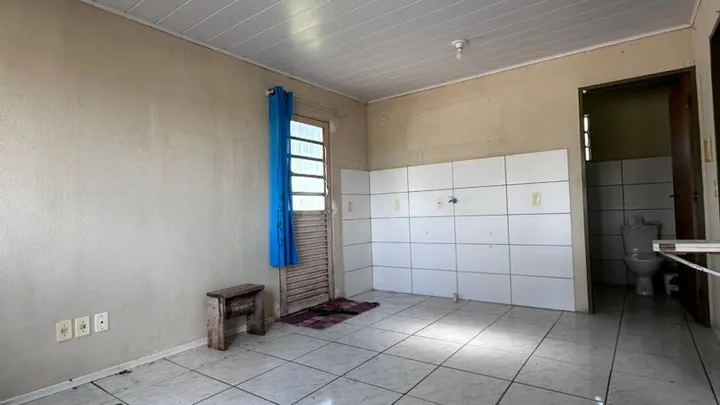Casa 02 dormitórios 01 banheiro