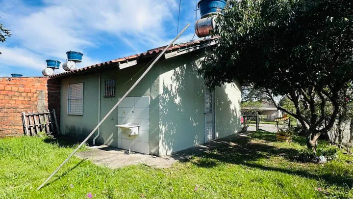 Casa 02 dormitórios 01 banheiro