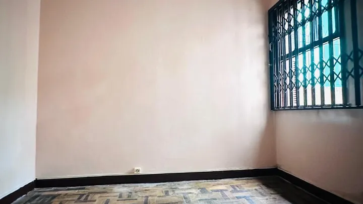Sobrado com partes térreas para locação