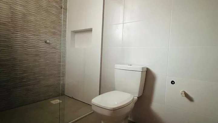 Apartamento de 02 dormitórios central com garagem