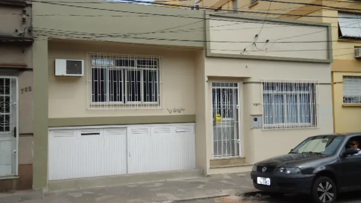 Casa 03 dormiórios com dependência central