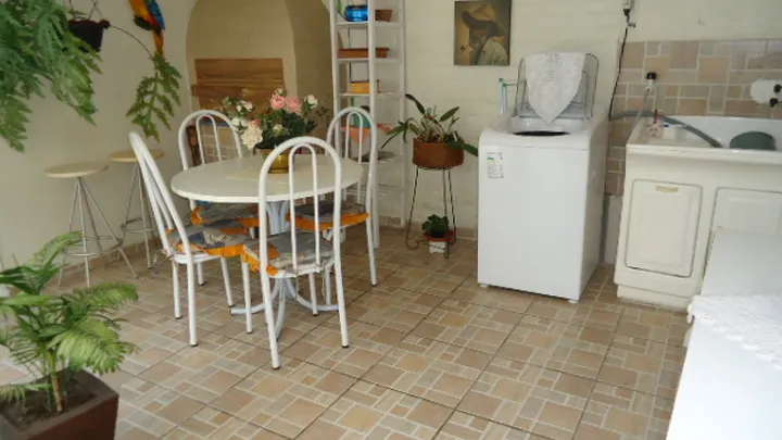 Casa 03 dormiórios com dependência central