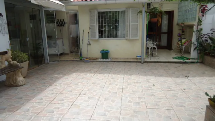 Casa 03 dormiórios com dependência central