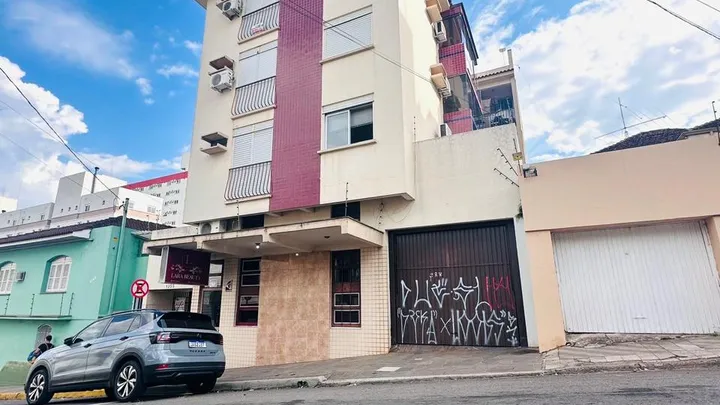 Apartamento 02 dormitórios com garagem