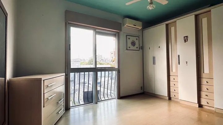 Apartamento 02 dormitórios com garagem