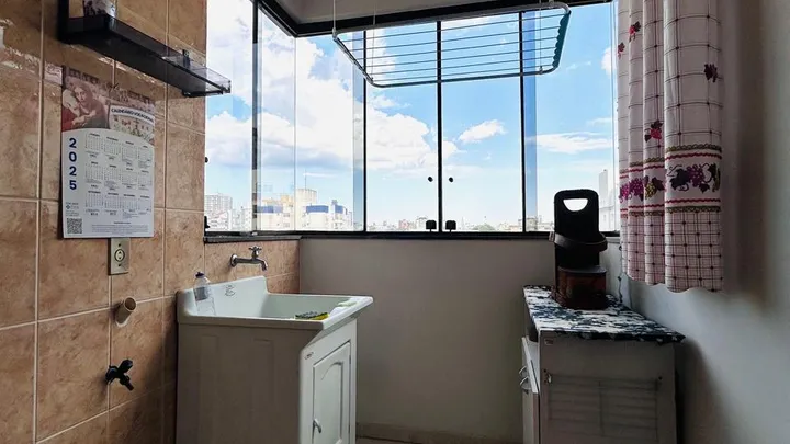 Apartamento 02 dormitórios com garagem