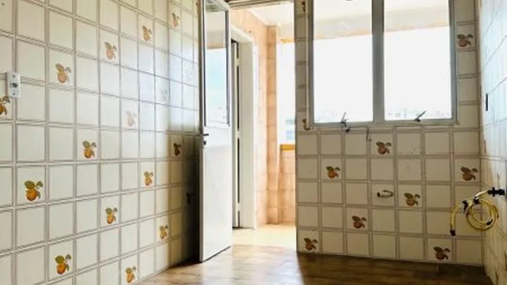 Apartamento 02 dormitórios com dependência e garagem
