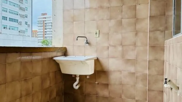 Apartamento 02 dormitórios com dependência e garagem