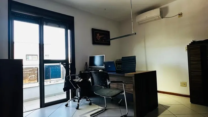 Apartamento 2 dormitórios com garagem