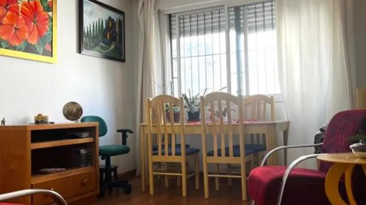 Apartamento 2 dormitórios com sacada