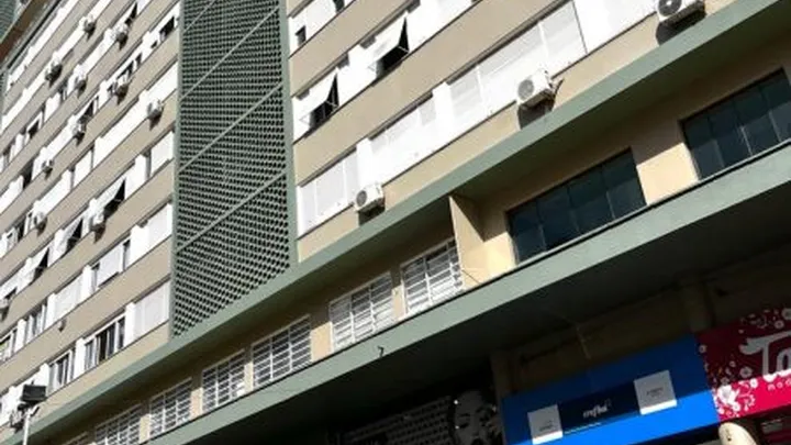 Apartamento 02 dormitórios com dependência central