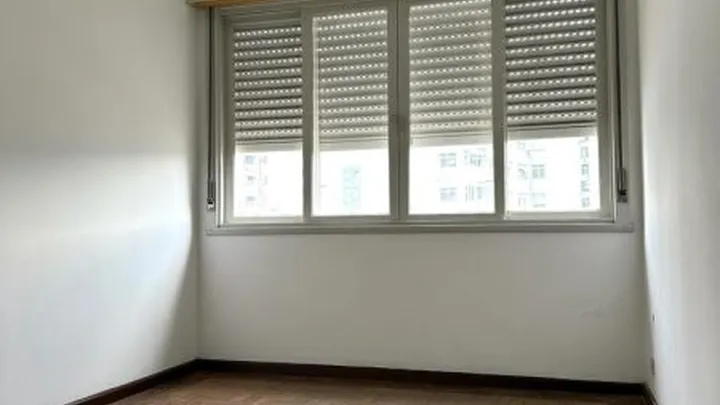 Apartamento 02 dormitórios com dependência central