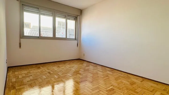 Apartamento, 02 dormitórios e 01 banheiro