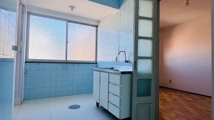 Apartamento, 02 dormitórios e 01 banheiro