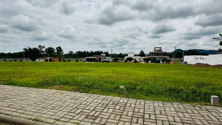 Lote no condomínio Cidade Universitária