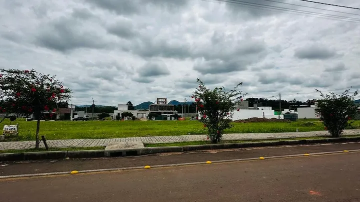 Lote no condomínio Cidade Universitária
