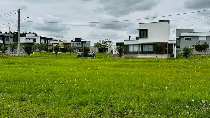 Lote no condomínio Cidade Universitária