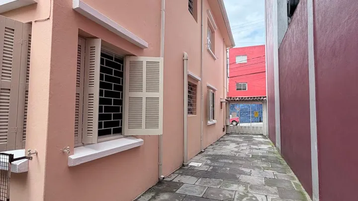 Casa 03 Dormitórios e 01 Garagem