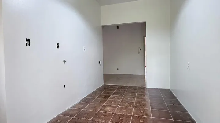 Casa 03 Dormitórios e 01 Garagem